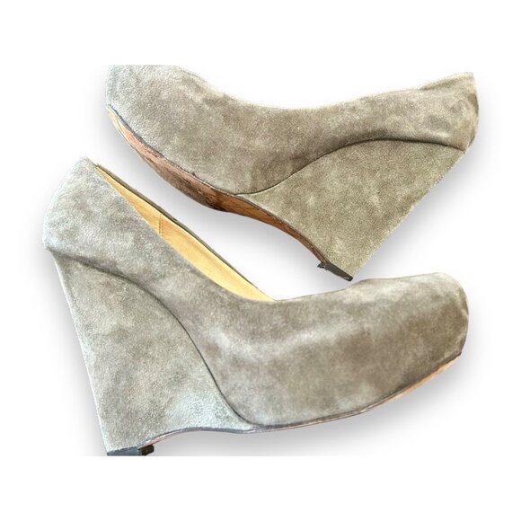 L.A.M.B. Gray Suede Wedge Pumps 8.5 - Picture 4 of 8